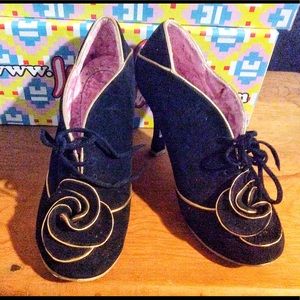 Irregular Choice black suede shoes Size 6
